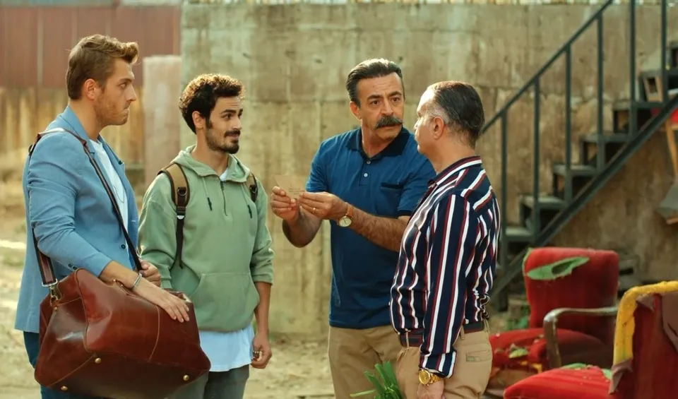 Arif ve Zekeriya geçmişe dönüyor.