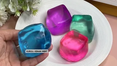 Oyuncak patladı, eli ve ayağı yandı