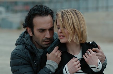 Bebeğimi öldüren sensin!