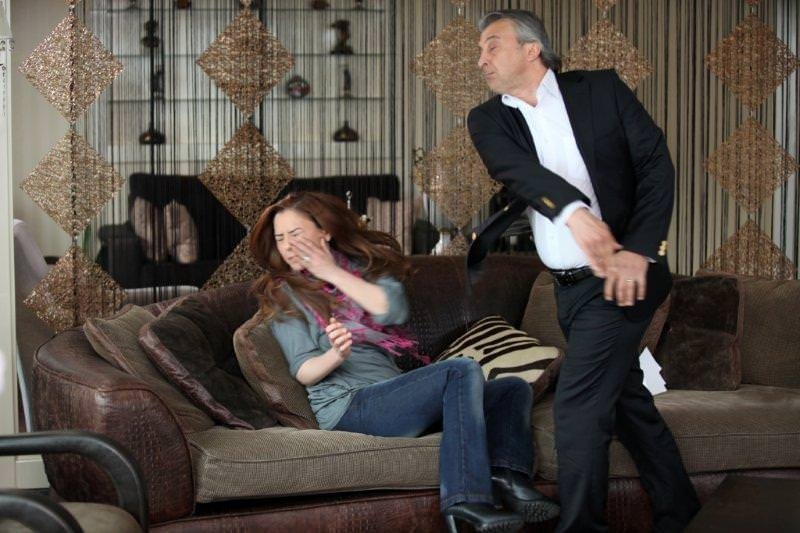 Моя дочь турецкий сериал kizim. Дочь турецкий сериал. Моя дочь турецкий сериал. Турецкий сериал kizim nerede?. Озге гюрель и ее муж.