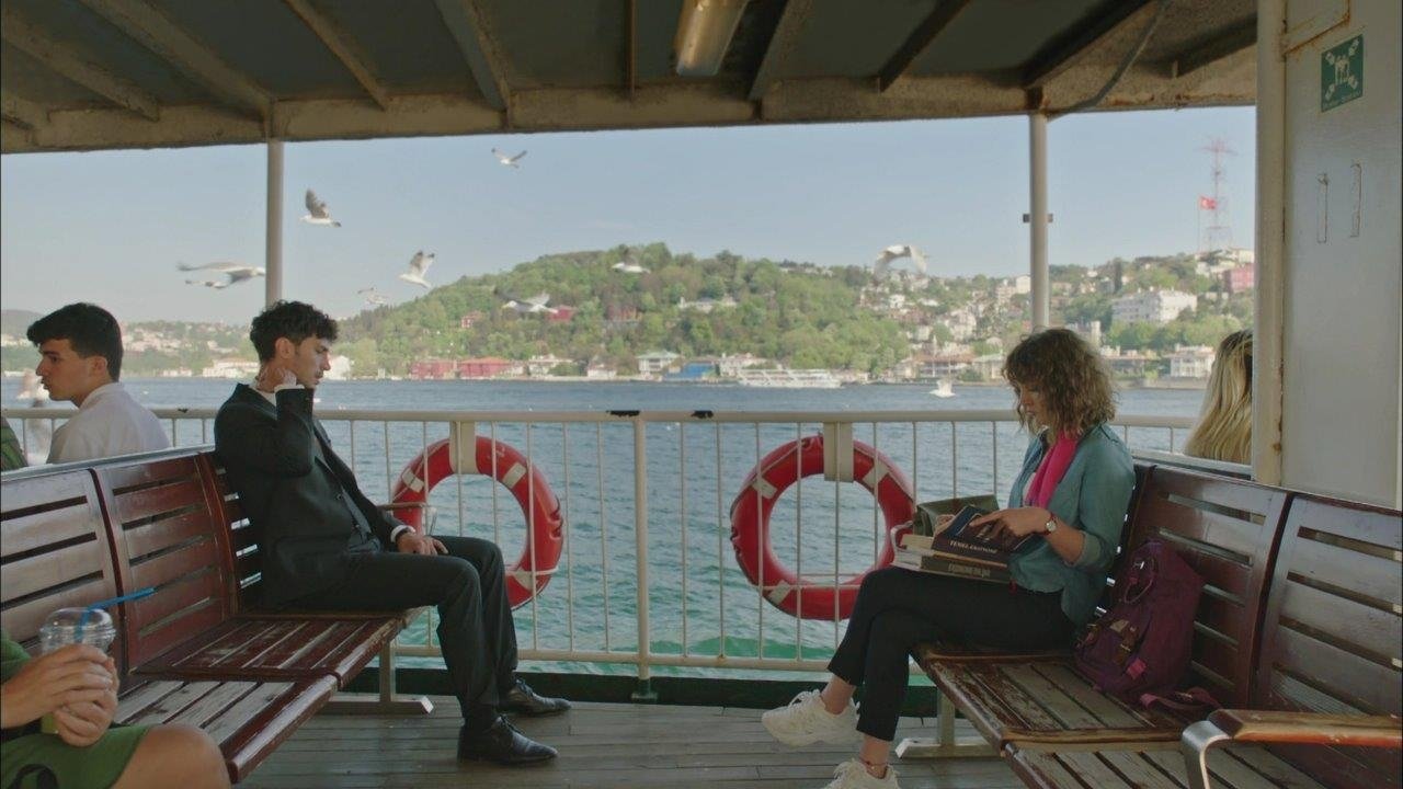 Firuze ve Kağan aşkı başladı ama...