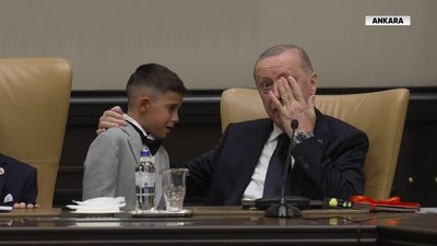 Heyecandan elini öpemedim
