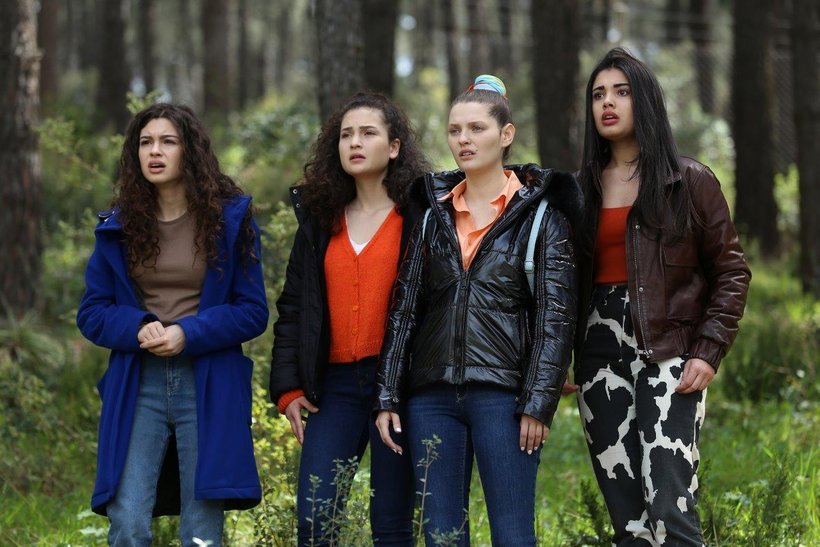 Ataman Koleji kızları iş birliği yapıyor