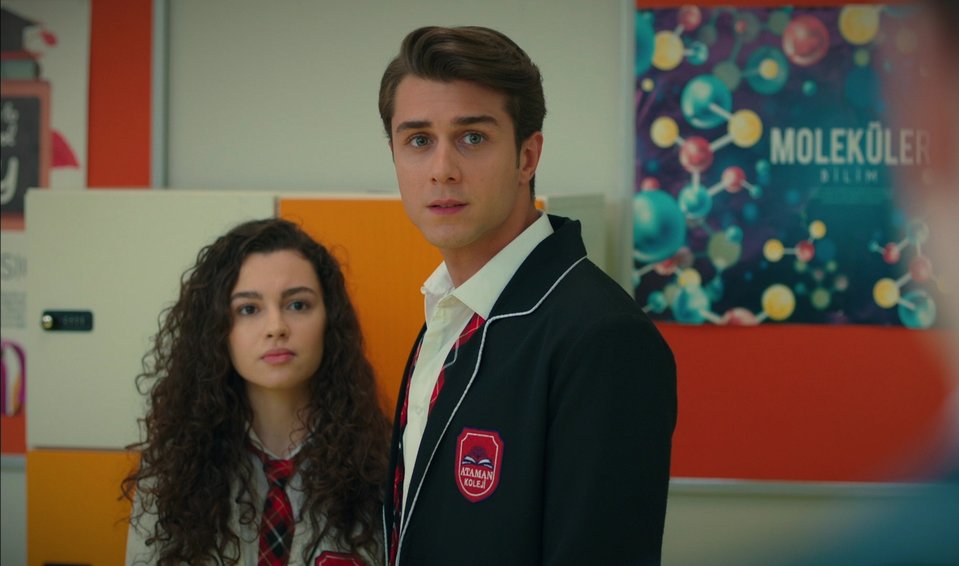 اسماء ممثلين مسلسل إخوتي 3 Kardeşlerim Dizisi Berk, Asiye ve Doruk'a sataşıyor