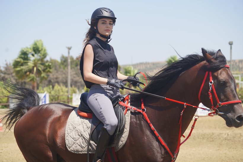 Yağmur Tanrısevsin biniciliği çok sevdi