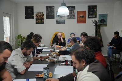 Öp Elimi okuma provasında!