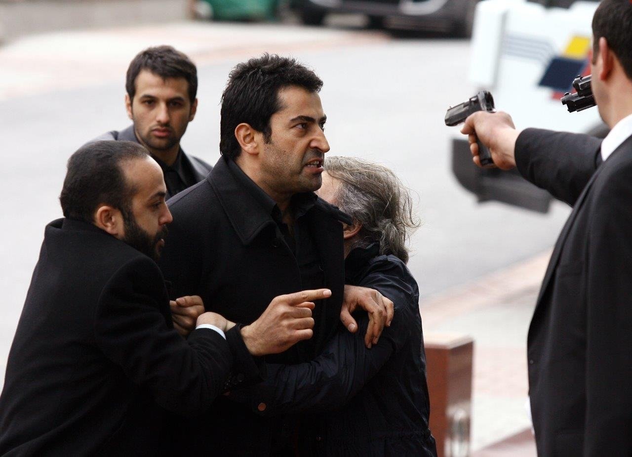 100 karede Ezel efsanesi