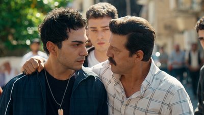 Emir, babasına resti çekti!