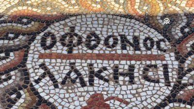 ‘Kıskanan çatlasın’ mozaiği