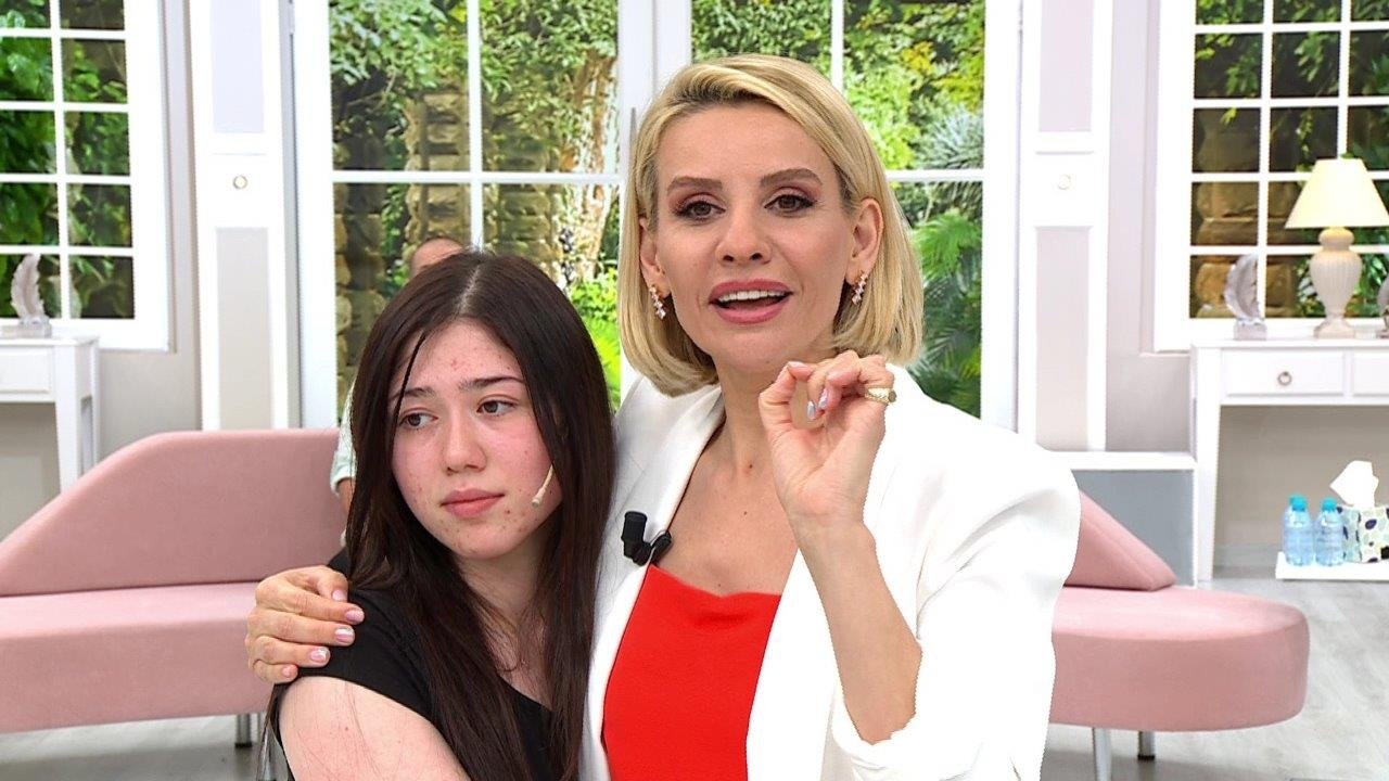 Emine Teyze, kızı Ayşe Şeyma'ya sarıldı