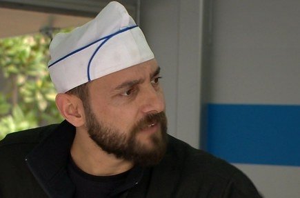 Erkekler karavanında gerginlik!