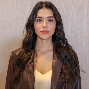 Yıldızlar Bana Uzak | Kadro | Zuhal