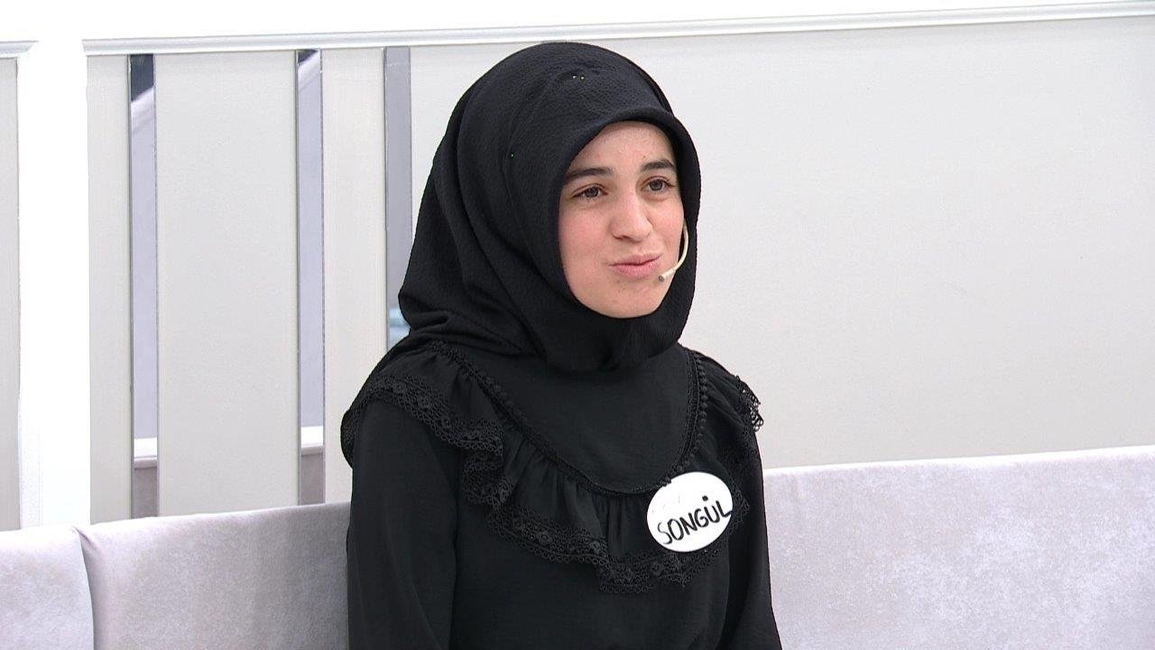 Şiddet görüyorum, boşa beni Esra Abla!