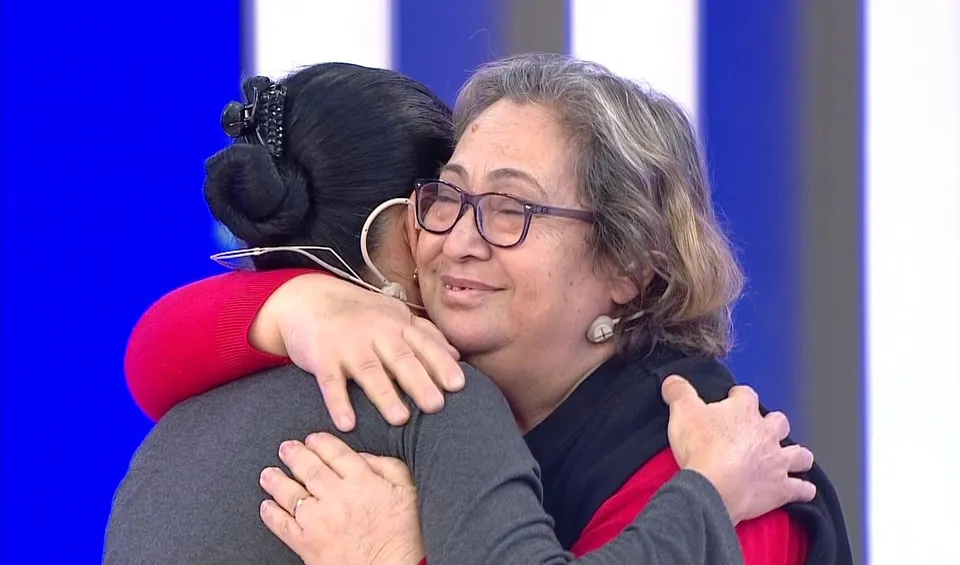 Sibel Alaçalı ve ilk kez gördüğü ablası canlı yayında...