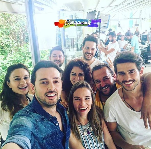 Rengarenk setinde neler oluyor?