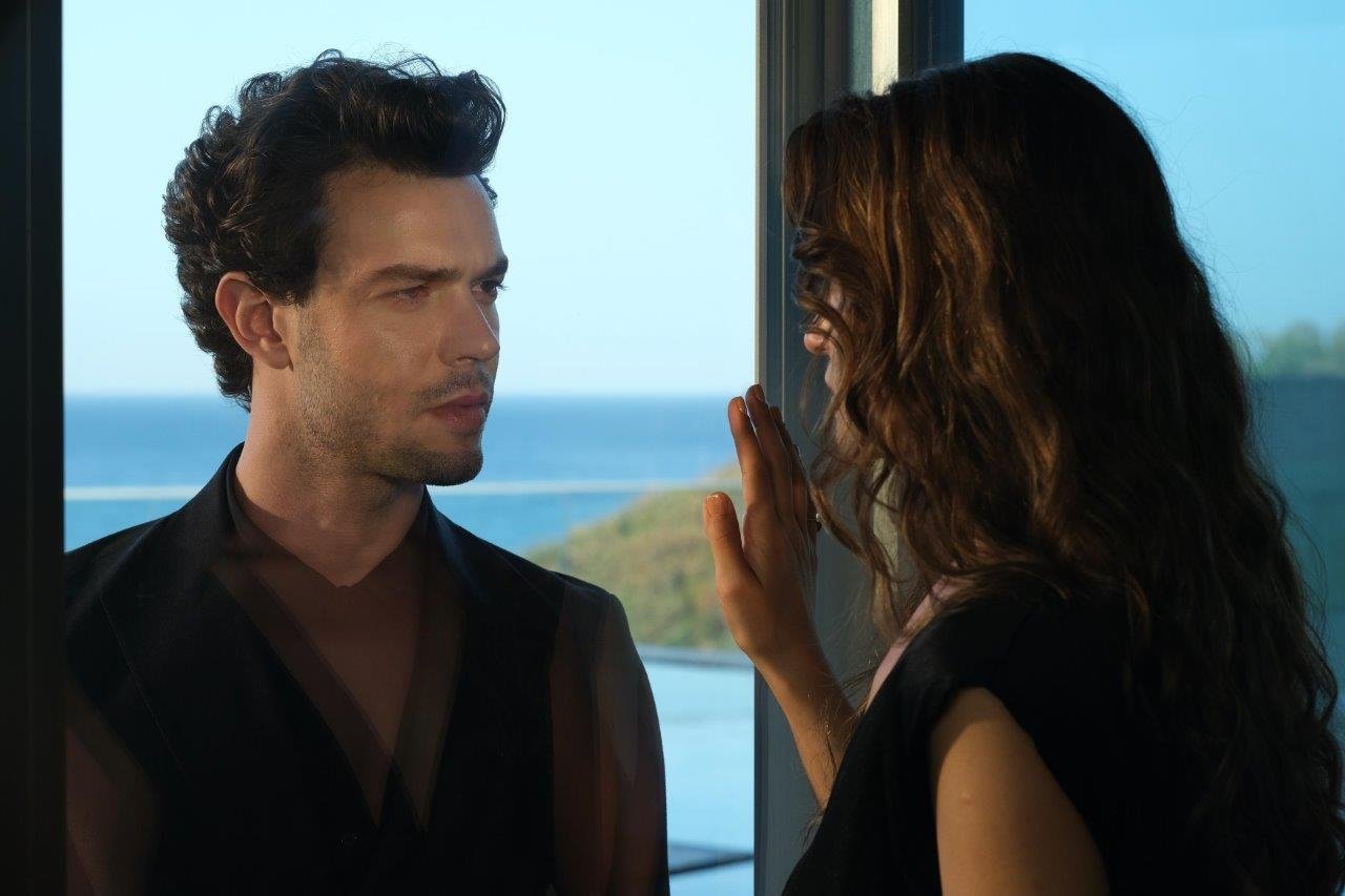 Altın Kafes dizisi konusu nedir?