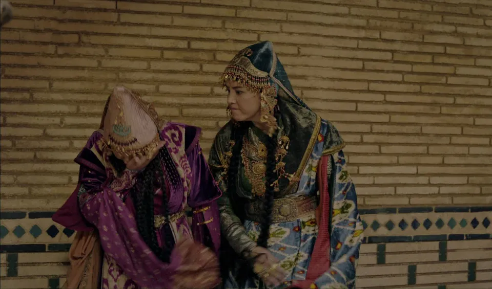 Şirin Hatun, haddini aşınca tokadı yedi