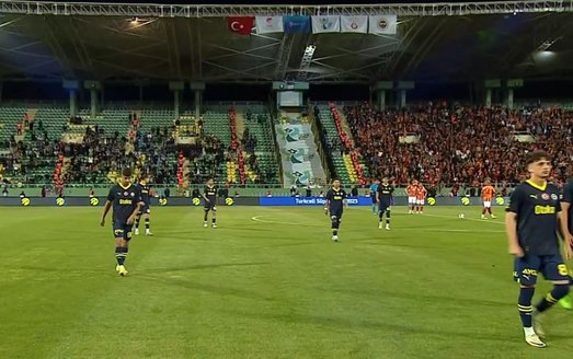 Fenerbahçe sahadan çekildi!