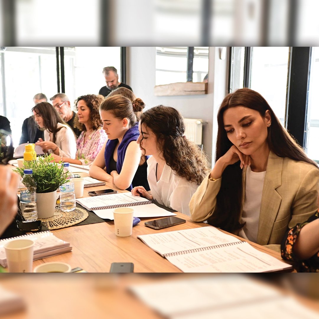 Üvey Anne'nin kadrosunda kimler var?