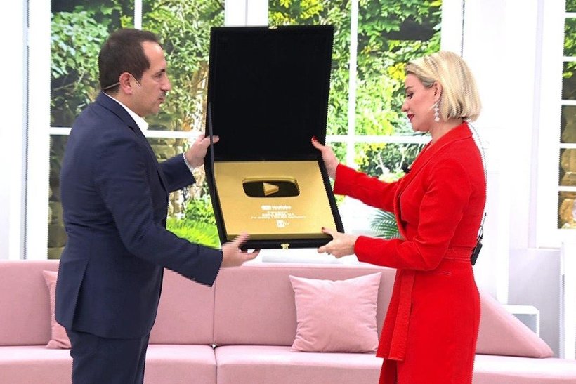 Esra Erol  Youtube’da 1 Milyon aboneye ulaştı!