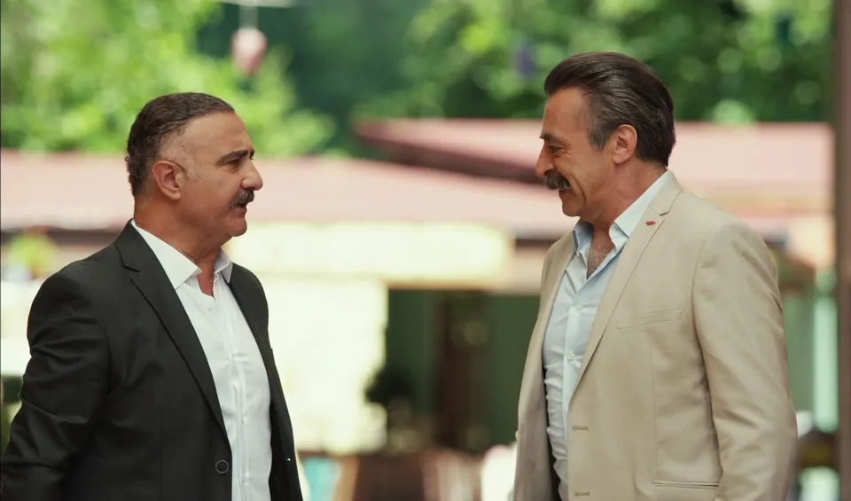 Zekeriya ve Arif’in romantik adımı!