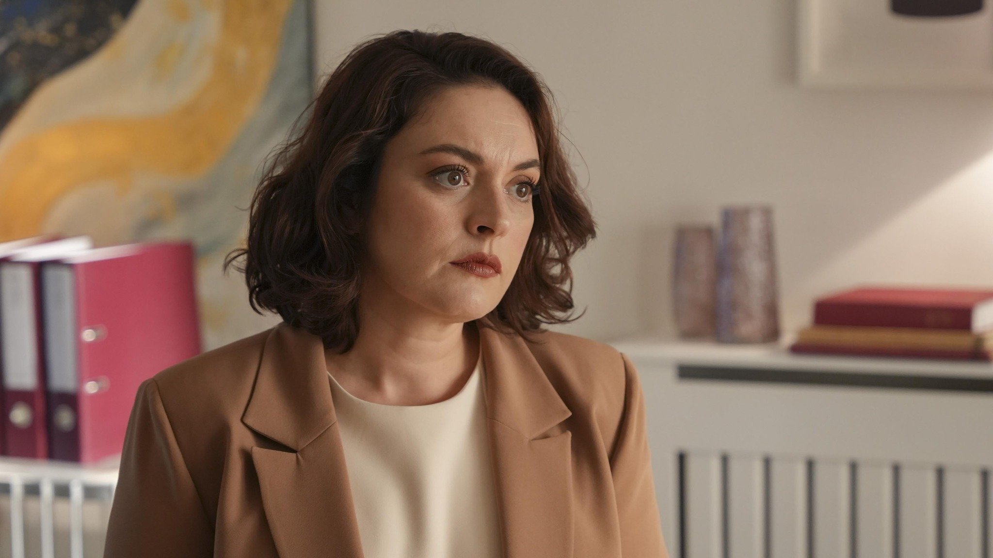 Ezgi Mola ve Salih Bademci'nin Yeni Dizisi ‘Başka Bir Gün’ Sosyal Medyada Tartışma Yarattı!