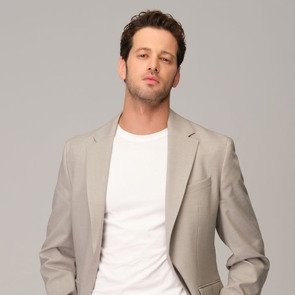 Karadut | Kadro | Alp Velioğlu