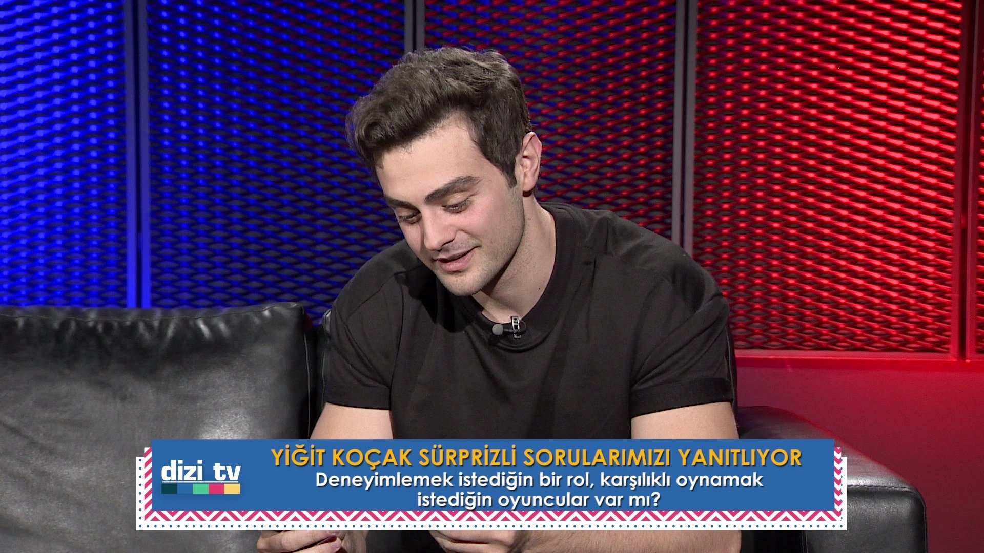 Bir dostim xotini bilan porno suratga olmoqda. Qanday qilib qiz soribdi dick