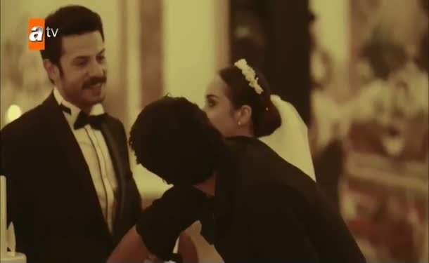 Elif Ömer’i terk etti