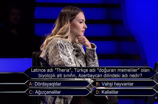 Latince adı "Theria", Türkçe adı "doğuran memeliler" olan biyolojik alt sınıfın, Azerbeycan dilindeki adı nedir?