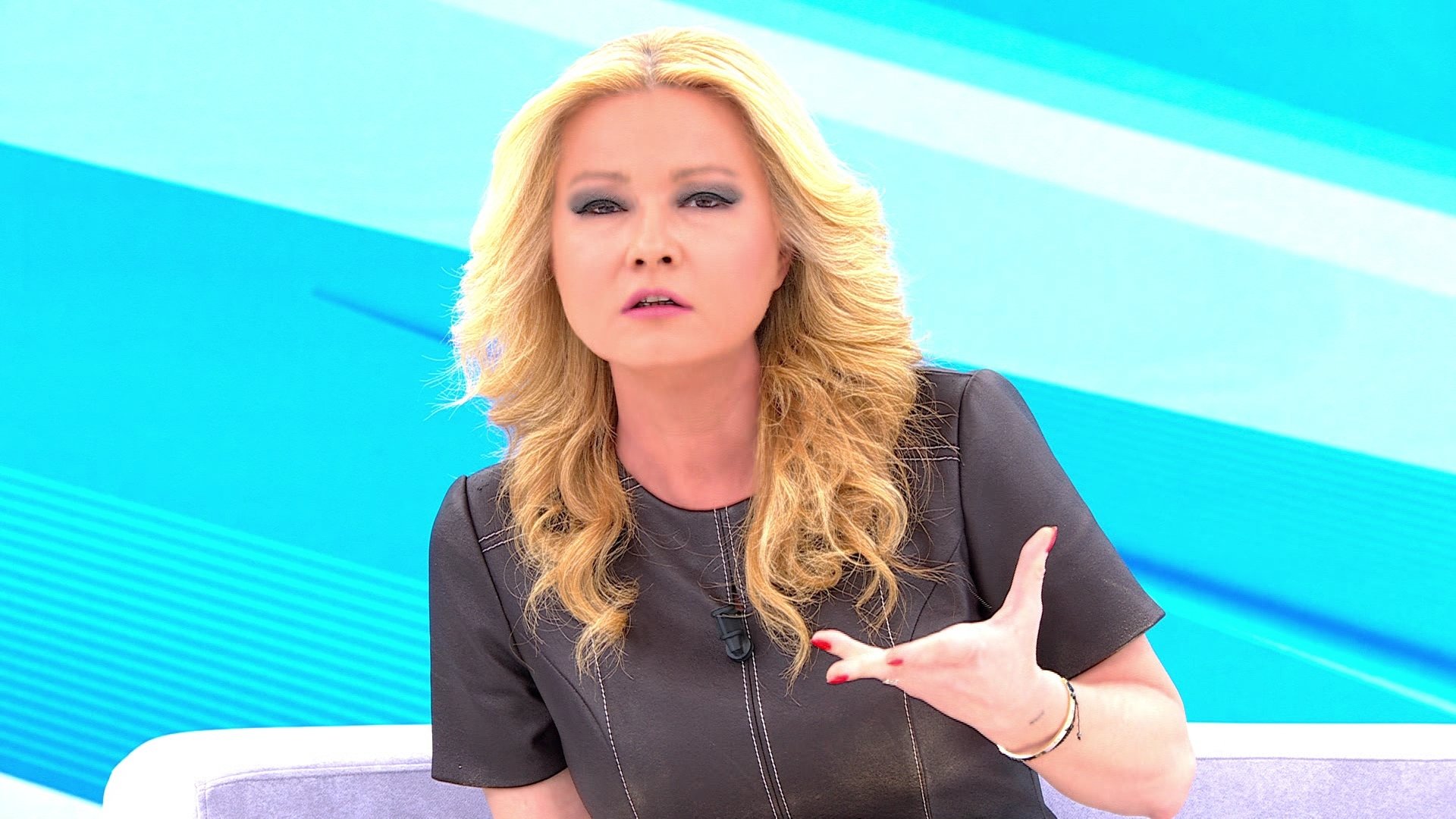 Aşk uğruna milyonluk evini kaptırdı...