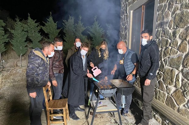 Maria ile Mustafa setinde mangal ziyafeti