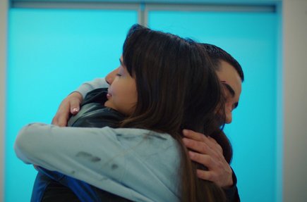 Bu elleri bırakmak yok Aysel!