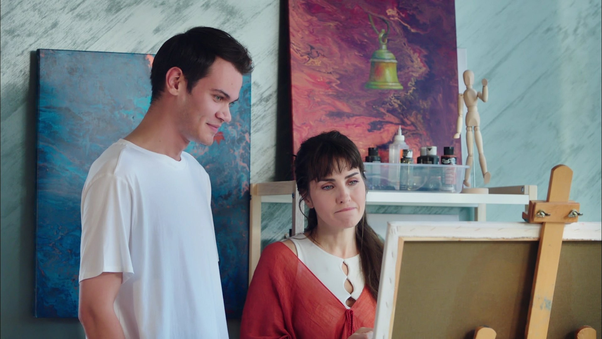 İpek, Efsun'un resmini çizdi