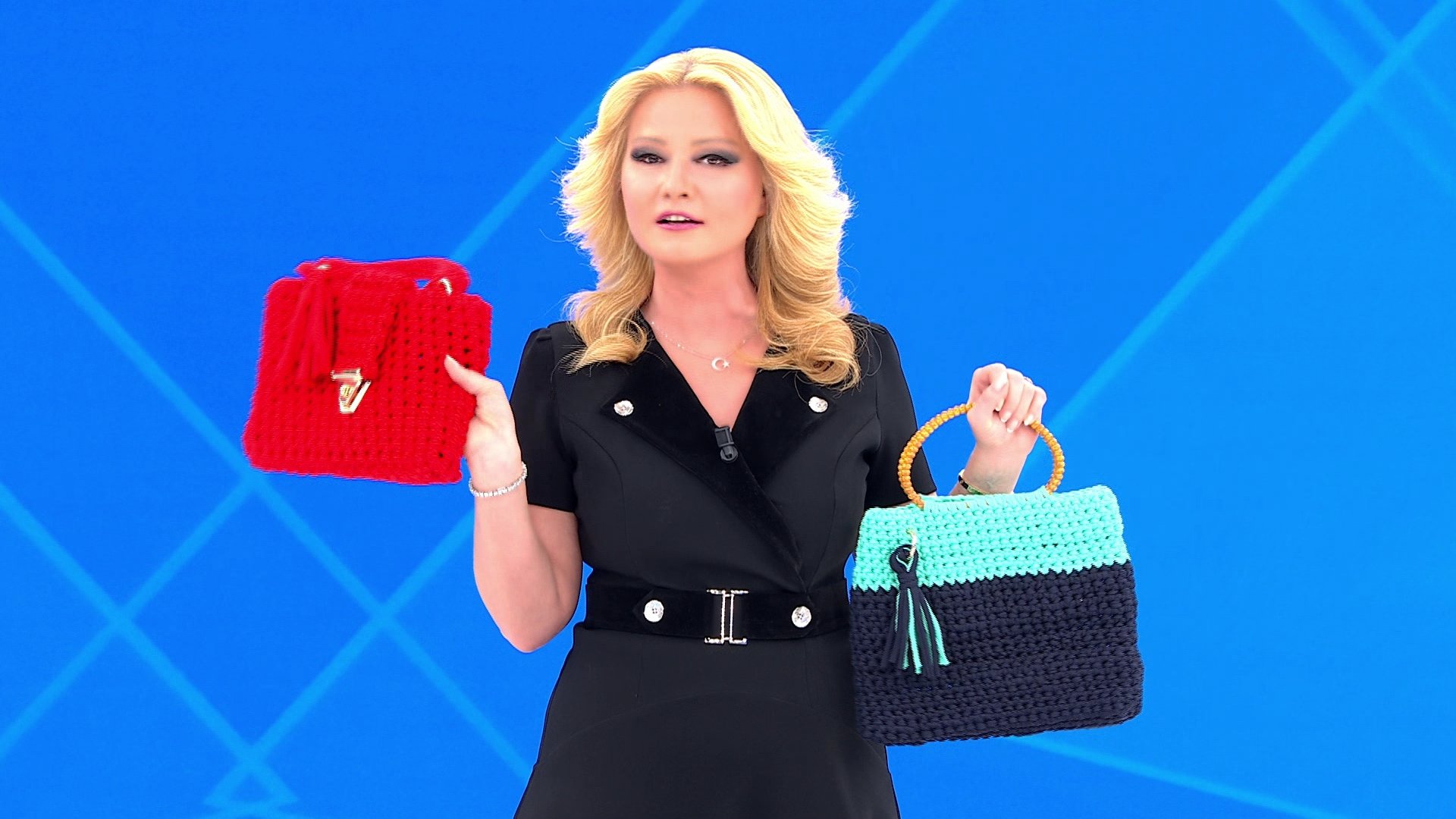 Müge Anlı elbiselerini hediye ediyor!