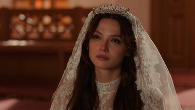 Rosa camiide dua ediyor...