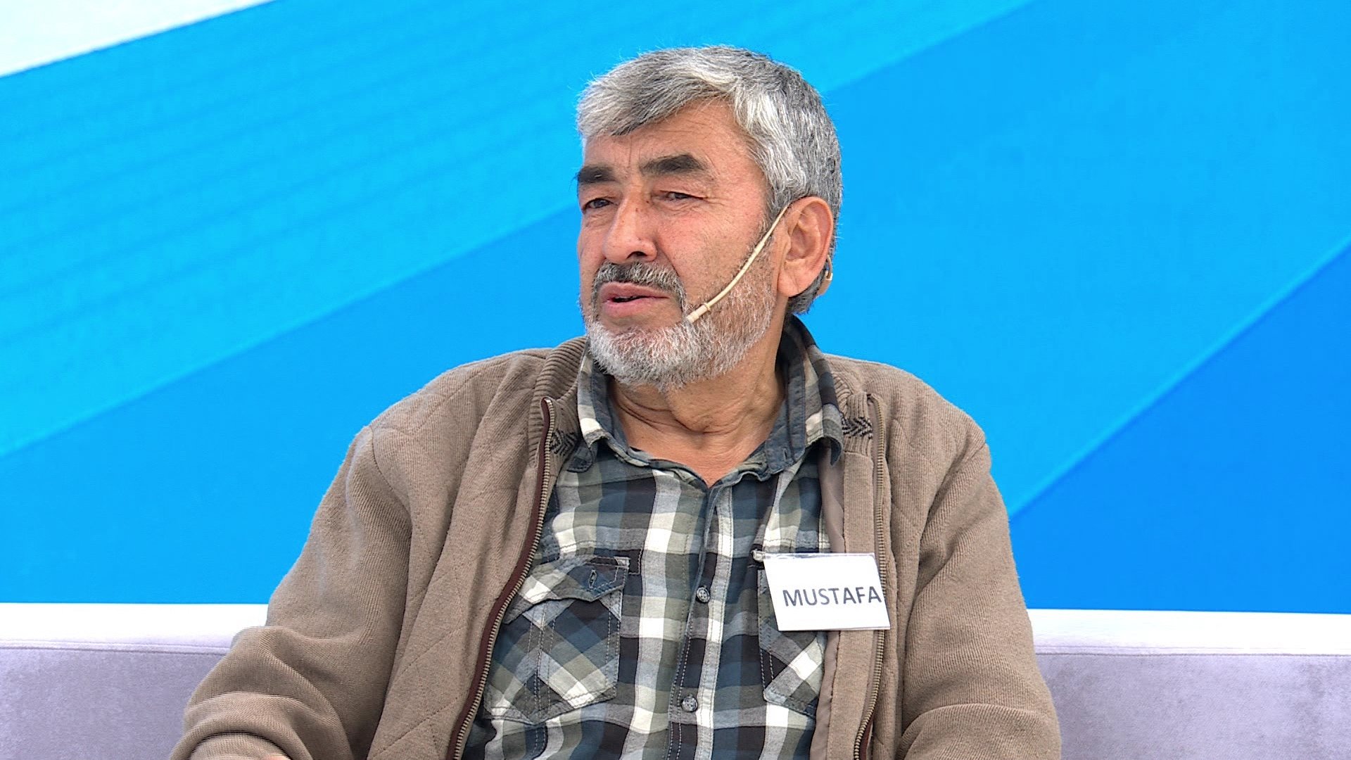 Aşk uğruna milyonluk evini kaptırdı...