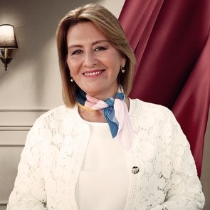 Özlem Türkad  kimdir? Özlem Türkad  Biyografisi