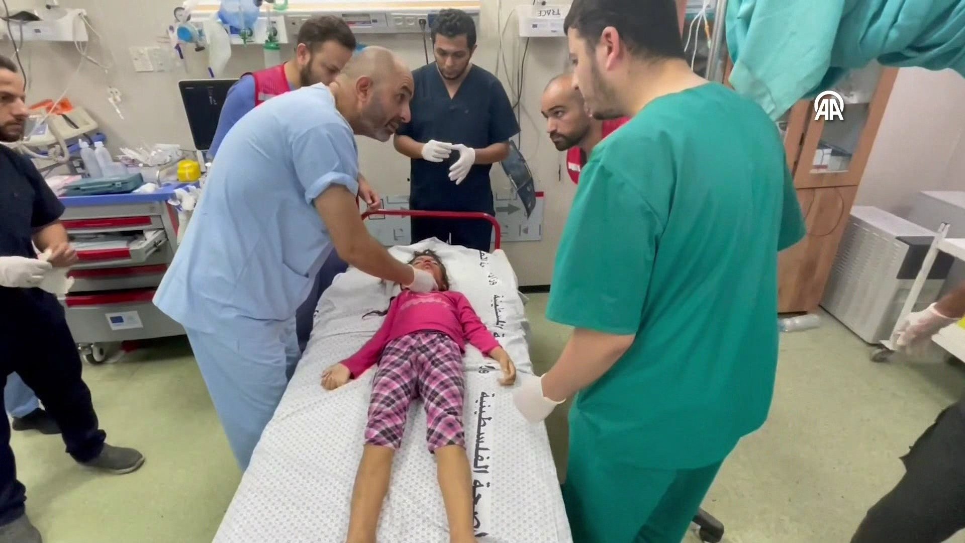 İsrail, Gazze'de hastane bombaladı! Yüzlerce ölü var...