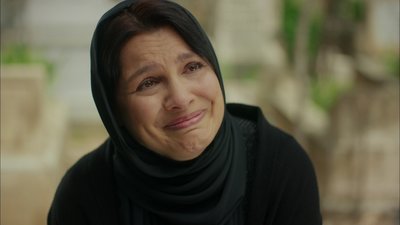 Zehra ve Gül, Hazar’ın mezarında