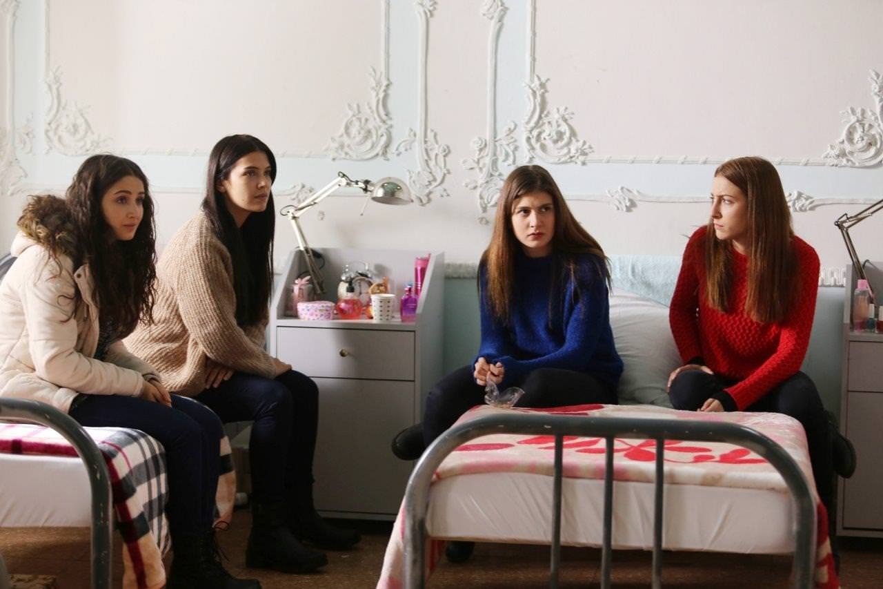 100 karede 100 bölüm