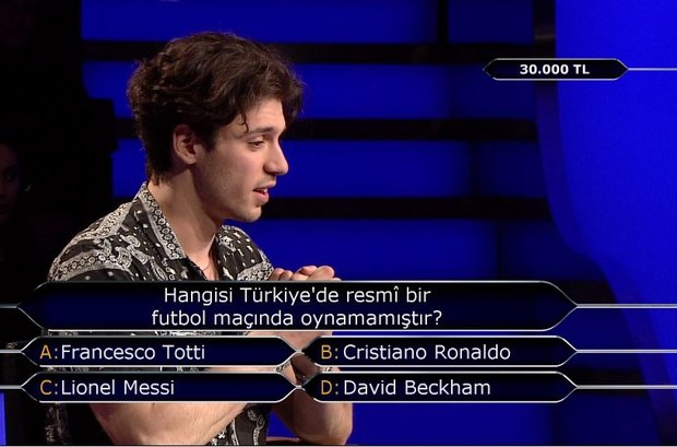 Hangisi Türkiye'de resmî bir futbol maçında oynamamıştır?