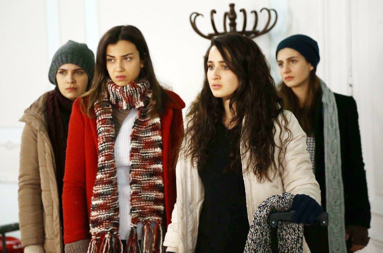 100 karede 100 bölüm