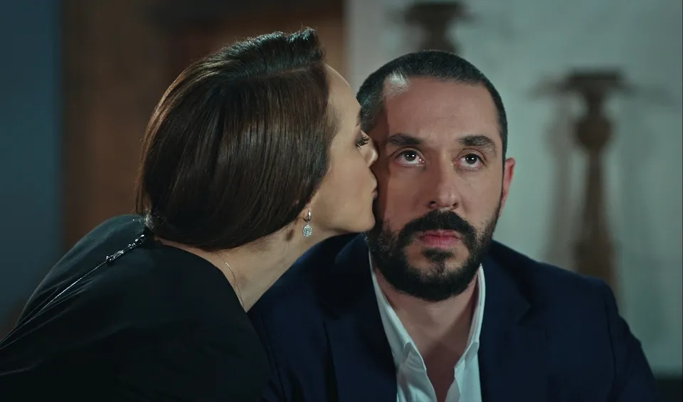 Ebru ve Behzat baş başa kalıyor!