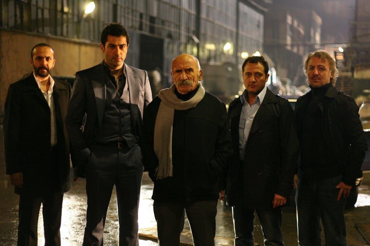 100 karede Ezel efsanesi