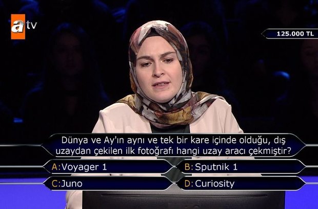 dunya ve ay in ayni ve tek bir kare