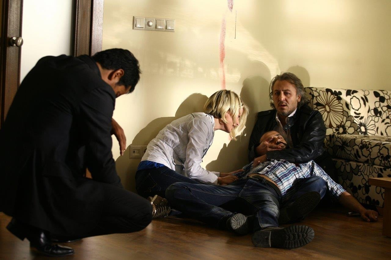 100 karede Ezel efsanesi