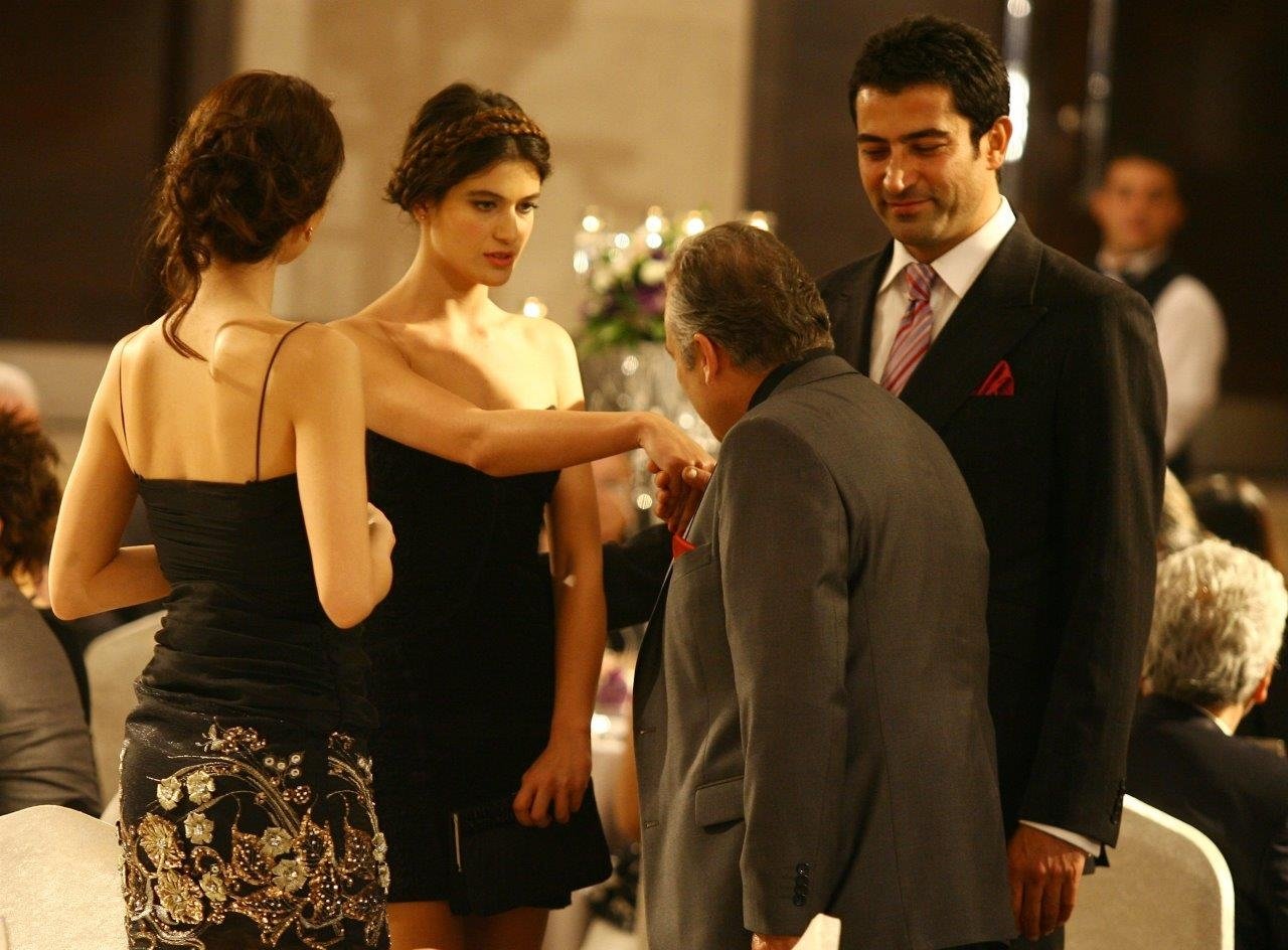 100 karede Ezel efsanesi