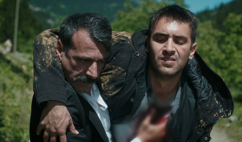 Sen Anlat Karadeniz'de Necip, Tahir'i kurtarıyor!