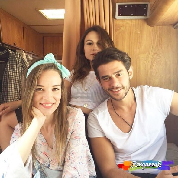 Rengarenk setinde neler oluyor?